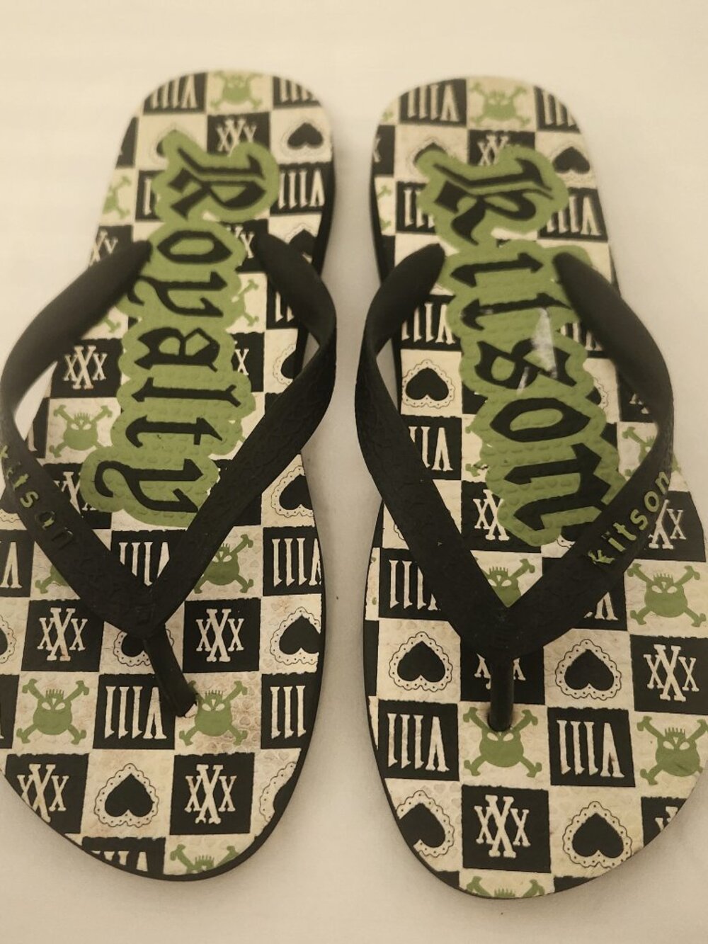 Kitson flip flops 10 men's Royalty print black green